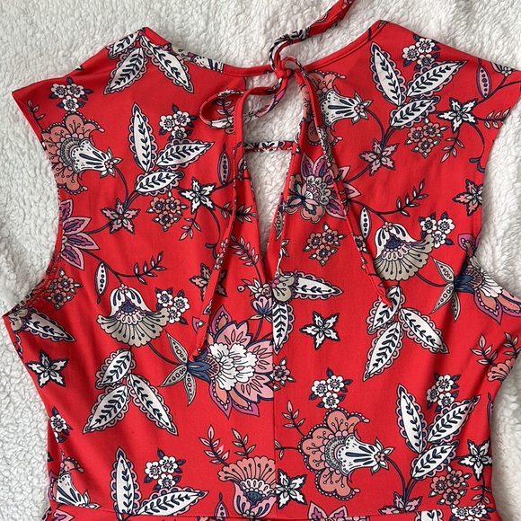 Short Summer Dress in Red Floral - Picture 4 of 7